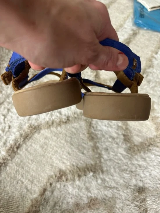 Everlane Velcro strap sandals - Picture 3 of 5